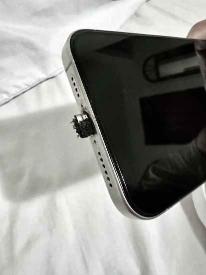 Apple iPhone 15 Pro max Kabel Meleleh 