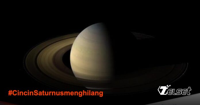 Cincin Saturnus yang tampak menghilang saat sejajar dengan Bumi