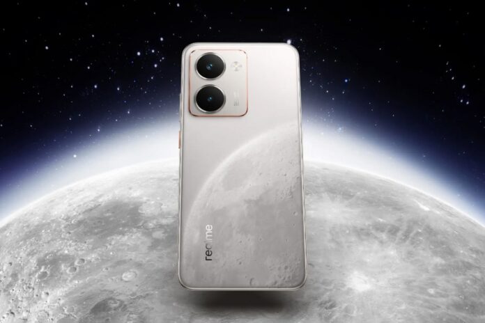 Desain belakang Realme P3 Ultra dengan tekstur lunar dan halo hijau menyala