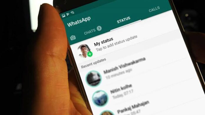 Ilustrasi WhatsApp Status dengan lingkaran hijau