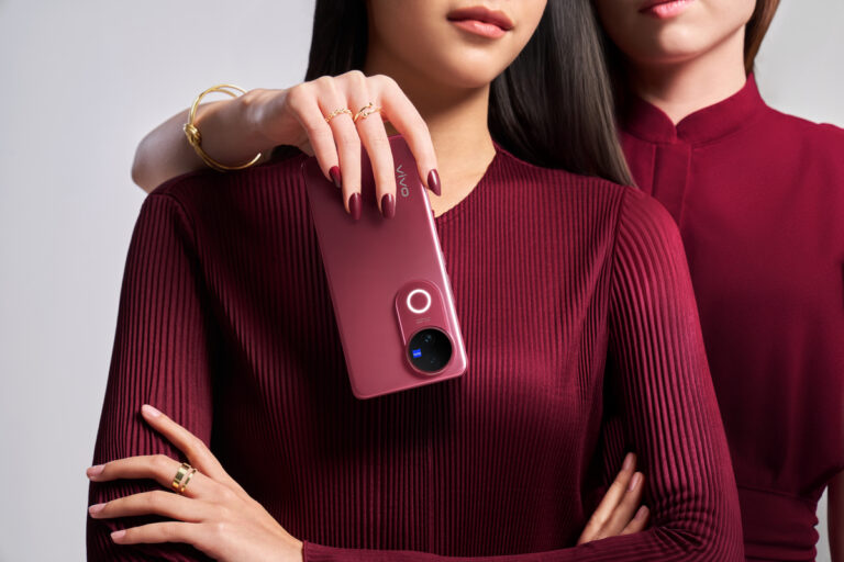 vivo V50 Meluncur 13 Maret: Desain Rounded-edge, Harmony Red, dan Kamera ZEISS