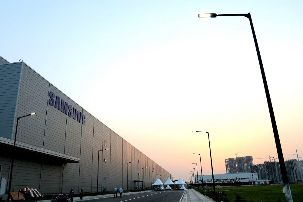 Image of Samsung's mobile factory in Noida, India