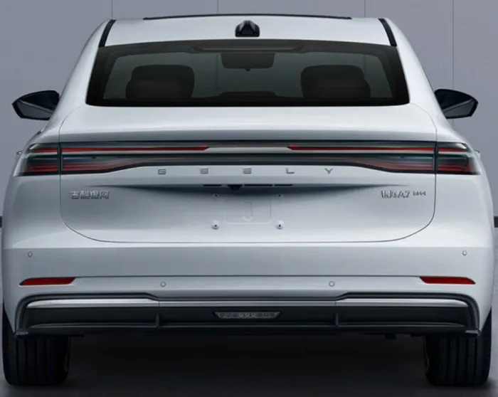 Geely Galaxy A7 dalam kondisi tersamarkan