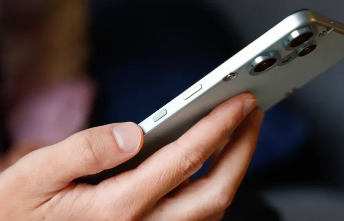 CMF by Nothing Phone 2 Pro dengan Essential Key tombol AI