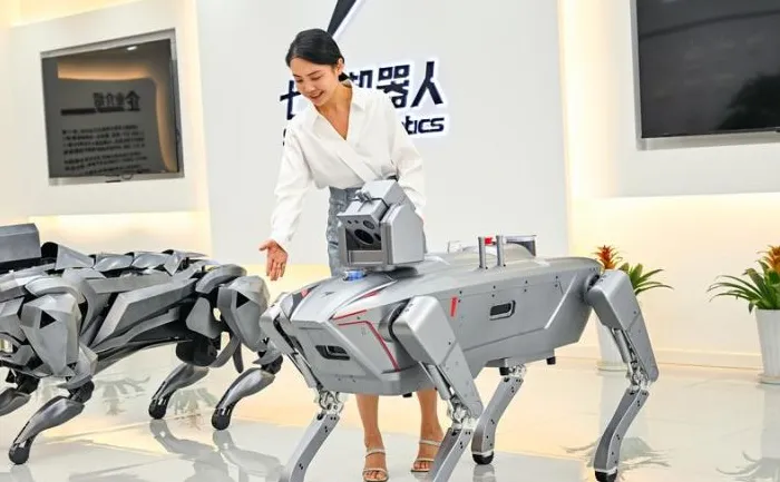 Robot berkaki empat tahan ledakan di Sevnce Robotics