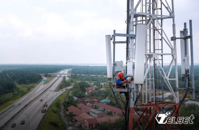 Grafik pertumbuhan XL Axiata Q1 2025 dengan latar belakang jaringan telekomunikasi