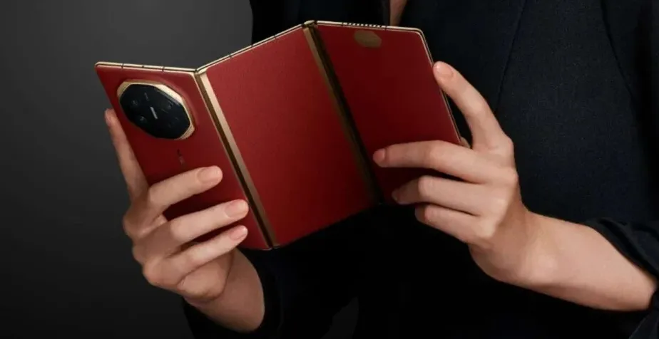 Huawei Mate XT - Ponsel lipat tiga pertama di dunia