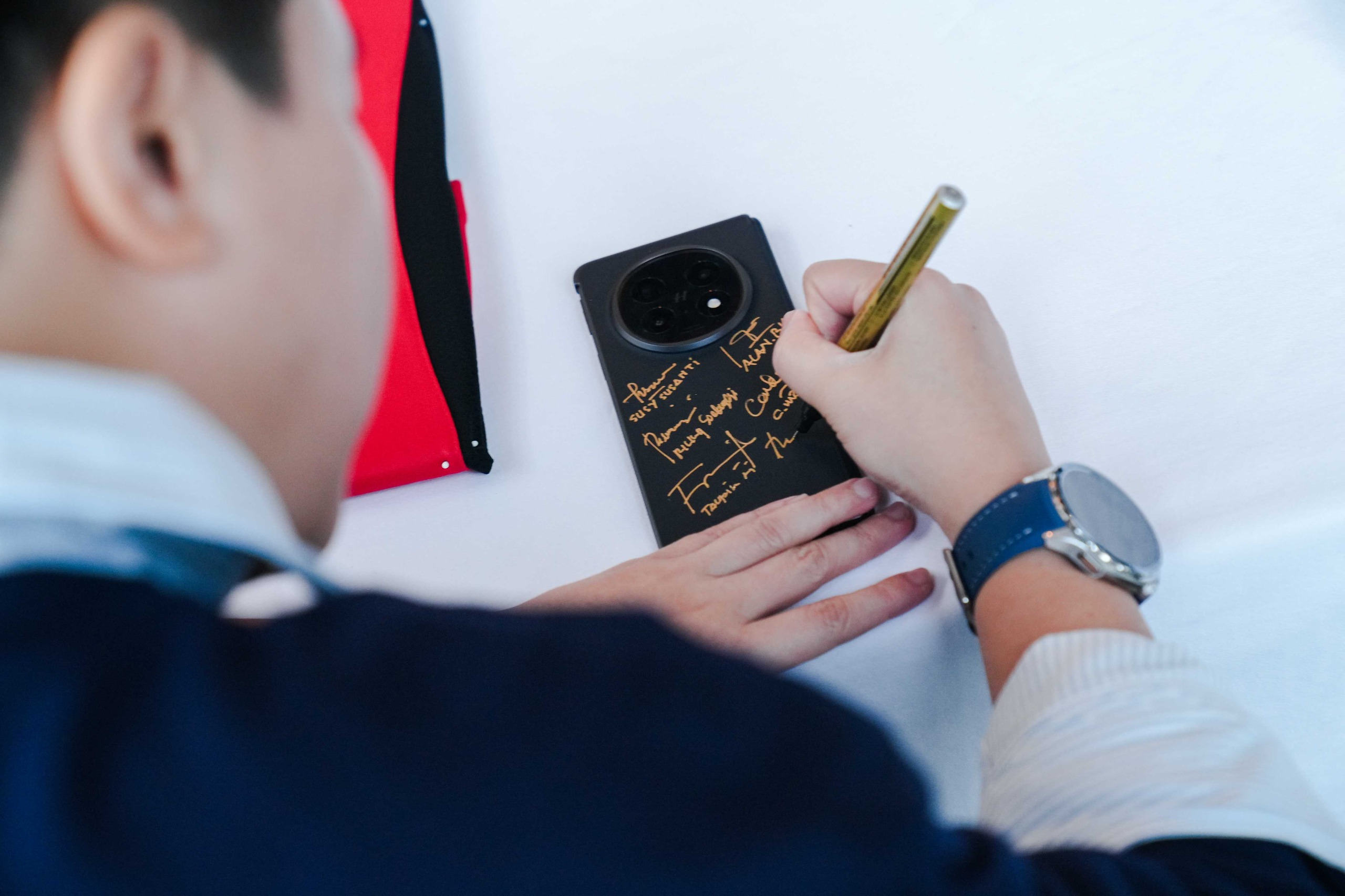 Content image for article: OPPO Find N5 Laku Rp2,5 Miliar di Lelang, Bukti Inovasi yang Diakui