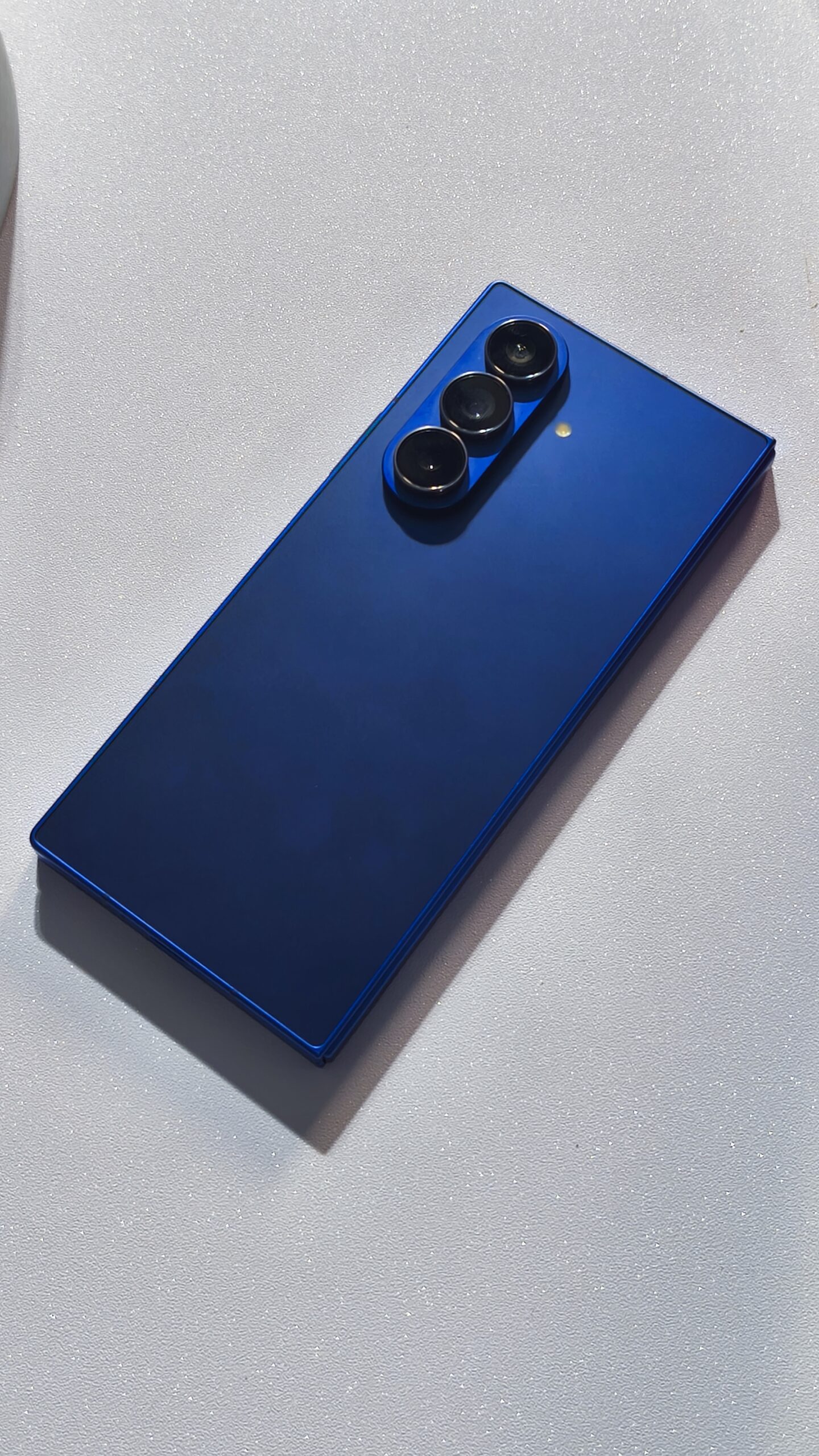 Content image for article: Warna Favorit Samsung Galaxy Z Fold7 dan Z Flip7: Blue Shadow dan Coral Red Mendominasi