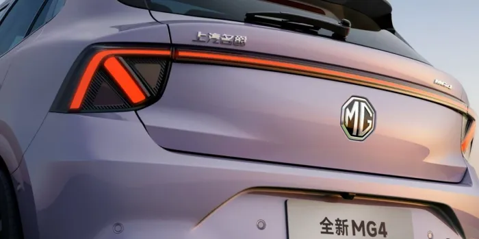 Interior MG4 EV 2025 dengan sistem infotainment terbaru