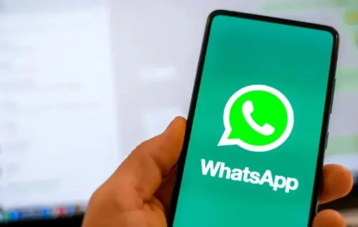 Ilustrasi aplikasi WhatsApp dengan fitur status grup baru