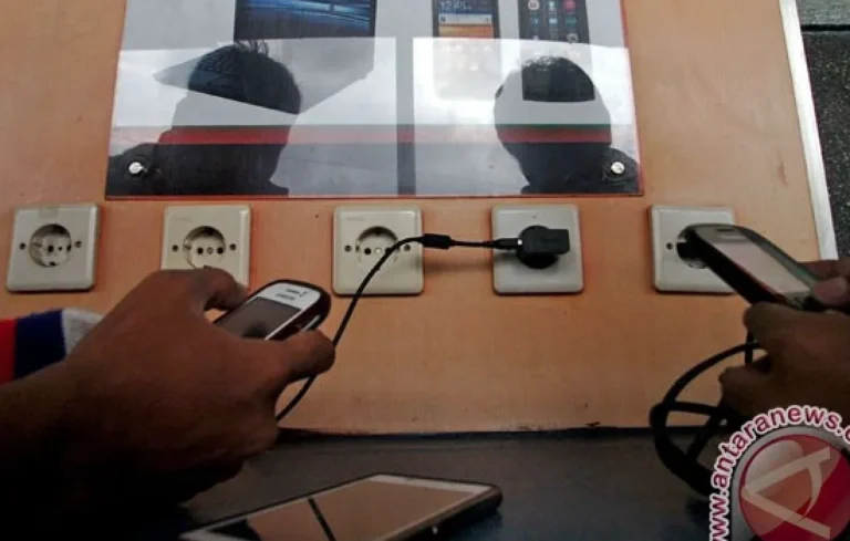 Bahaya dan Solusi Charging HP Semalaman yang Perlu Anda Tahu