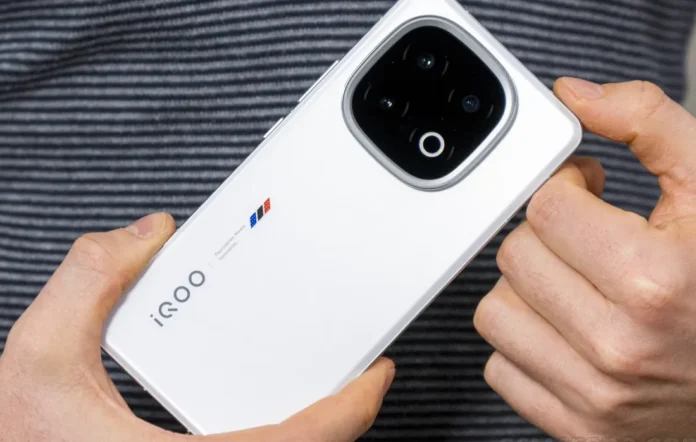 Ilustrasi smartphone iQOO 15 dengan desain premium
