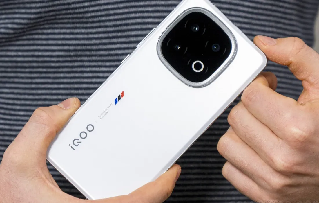 iQOO 15 Bocor: Kamera Periskop 50MP dan Chipset Snapdragon Elite 2