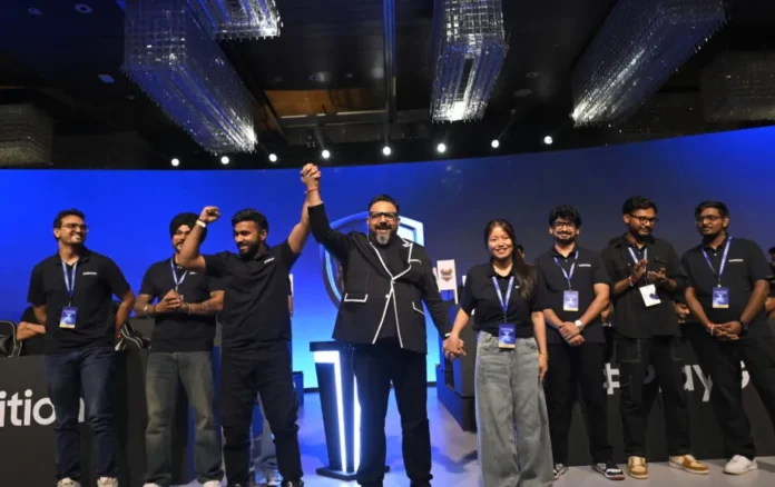 Tim pemenang Samsung PlayGalaxy Cup Season 4 pose dengan Galaxy Z Fold7