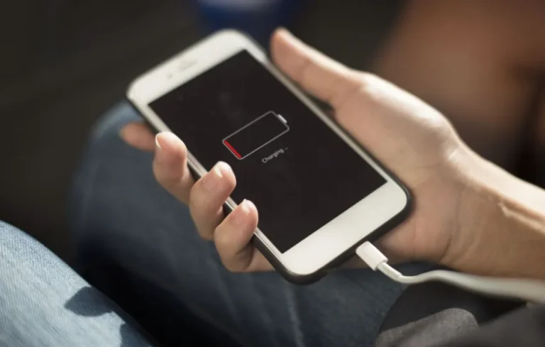 8 Penyebab Baterai Handphone Bocor dan Cara Mencegahnya Agar Awet