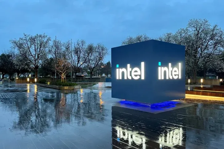 CEO Intel Lip-Bu Tan dalam konferensi pers
