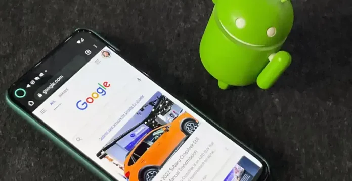 Perangkat Android dengan simbol VPN yang melindungi data