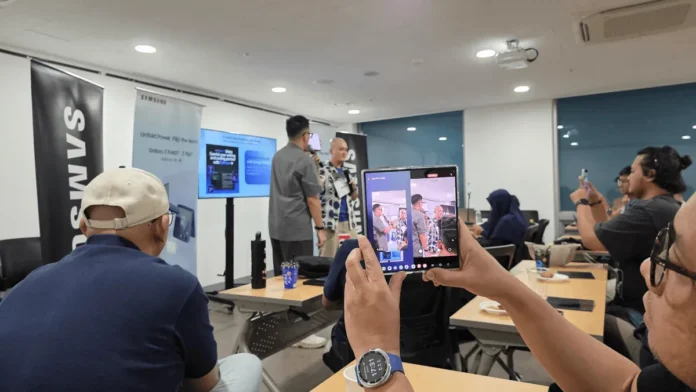 Samsung Galaxy Z Fold7 dengan Google Gemini menghadirkan integrasi AI untuk produktivitas dan kreativitas