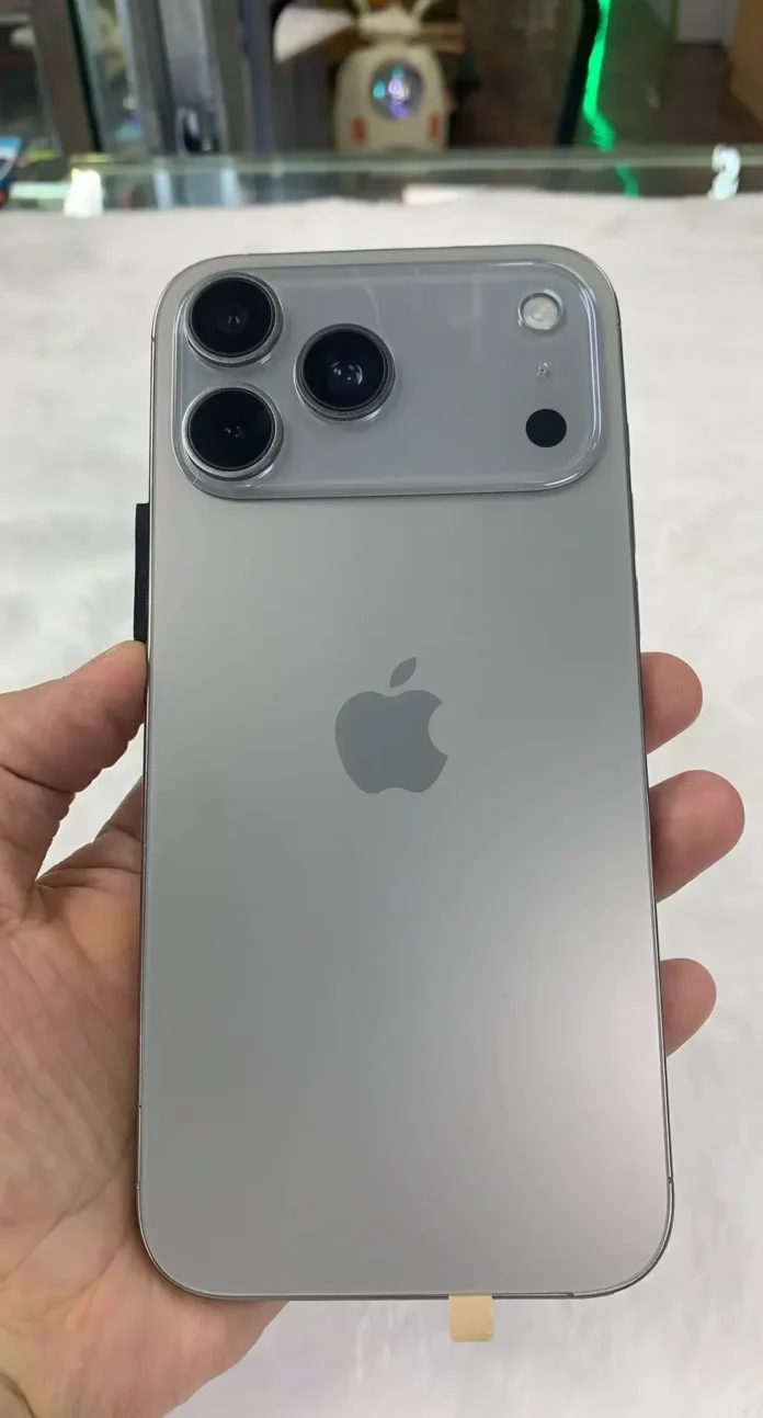 Perbandingan iPhone 17 Pro KW dan render iPhone 17 Pro asli