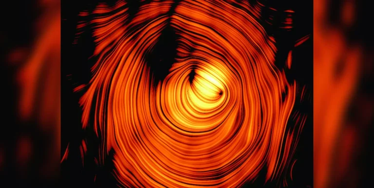 Astronom Temukan “Mata Sauron” di Luar Angkasa, Lubang Hitam Supermasif yang Menyemburkan Radiasi ke Bumi