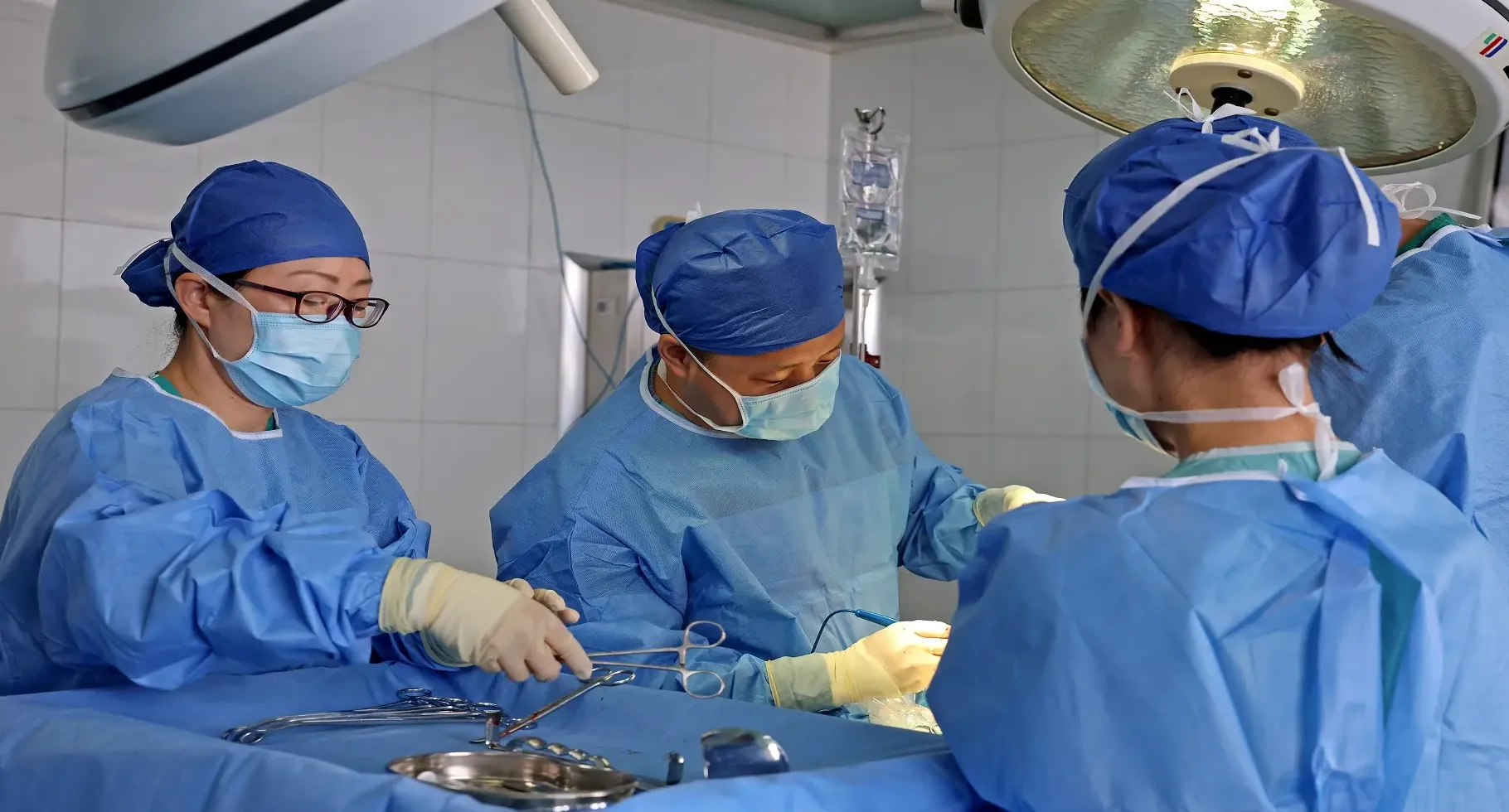 Keajaiban Medis: Pria Selamat dari Serangan Lengan Robot yang Hampir Memenggal Lehernya