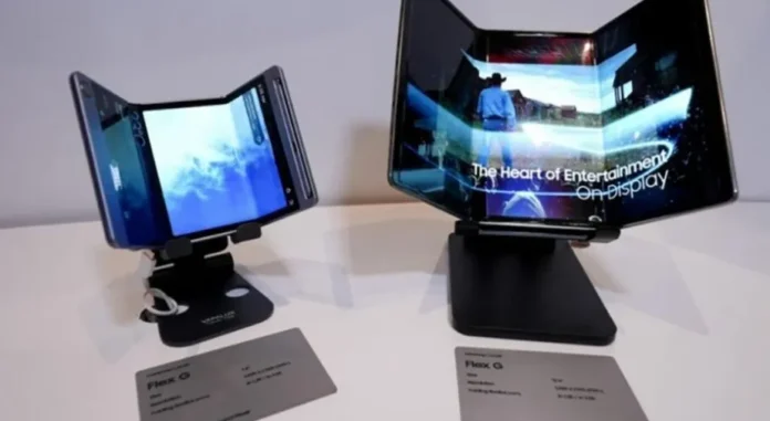 Konsep desain Samsung Galaxy Z TriFold dalam mode terbuka tiga layar