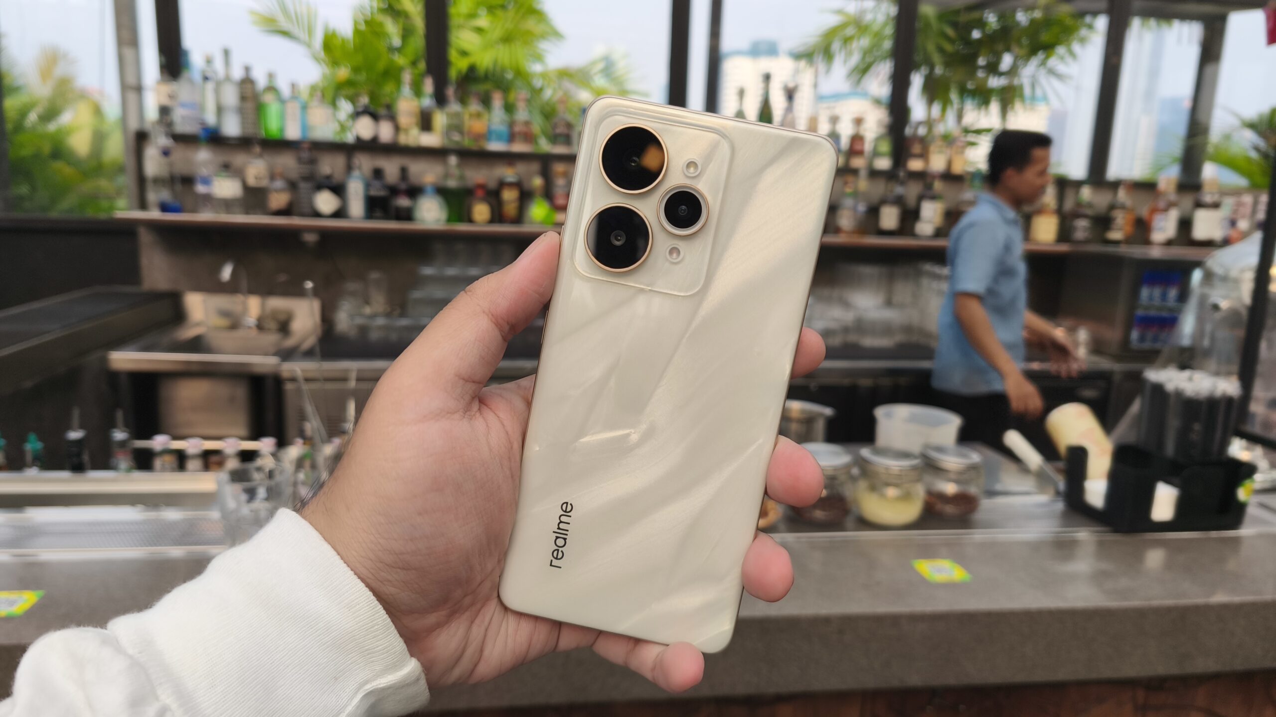 Content image for article: Intip Desain Realme 15 Series 5G: Tipis Ekstrem dengan Baterai Raksasa 7000mAh