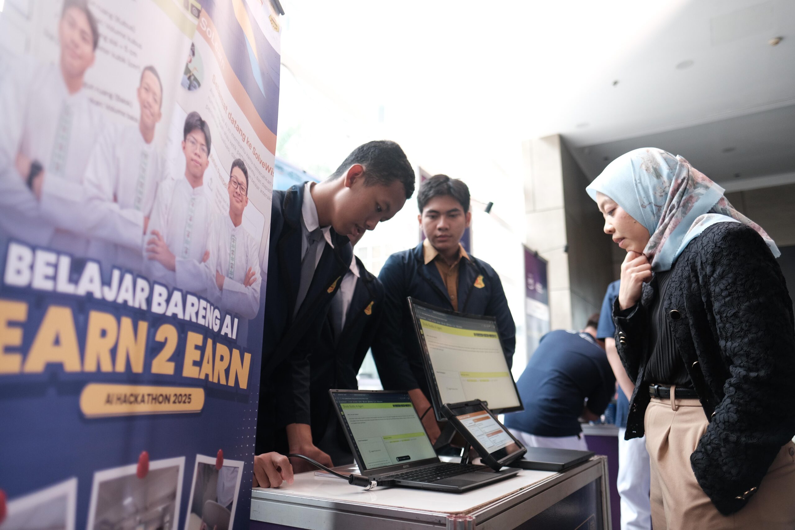 Content image for article: AWS dan PJI Tingkatkan Literasi AI 5.100 Siswa Jawa Barat lewat Hackathon