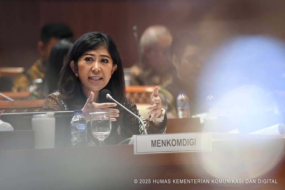 Menkomdigi Ungkap Banjir Hoaks dan Dana Judol Saat Demo Memanas
