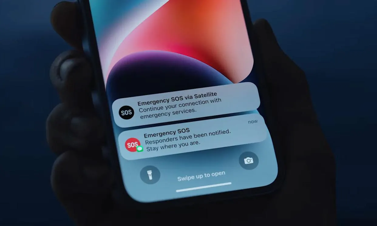 Ilustrasi iPhone dengan hubungan satelit