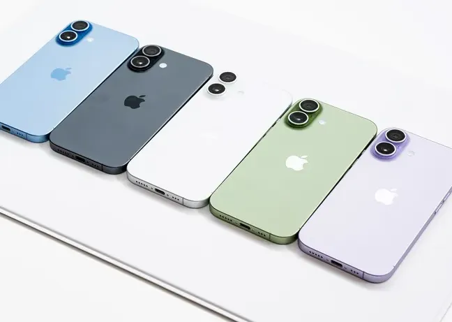 iPhone 17 hadir dalam lima warna: hitam, lavender, mist blue, sage, dan putih.