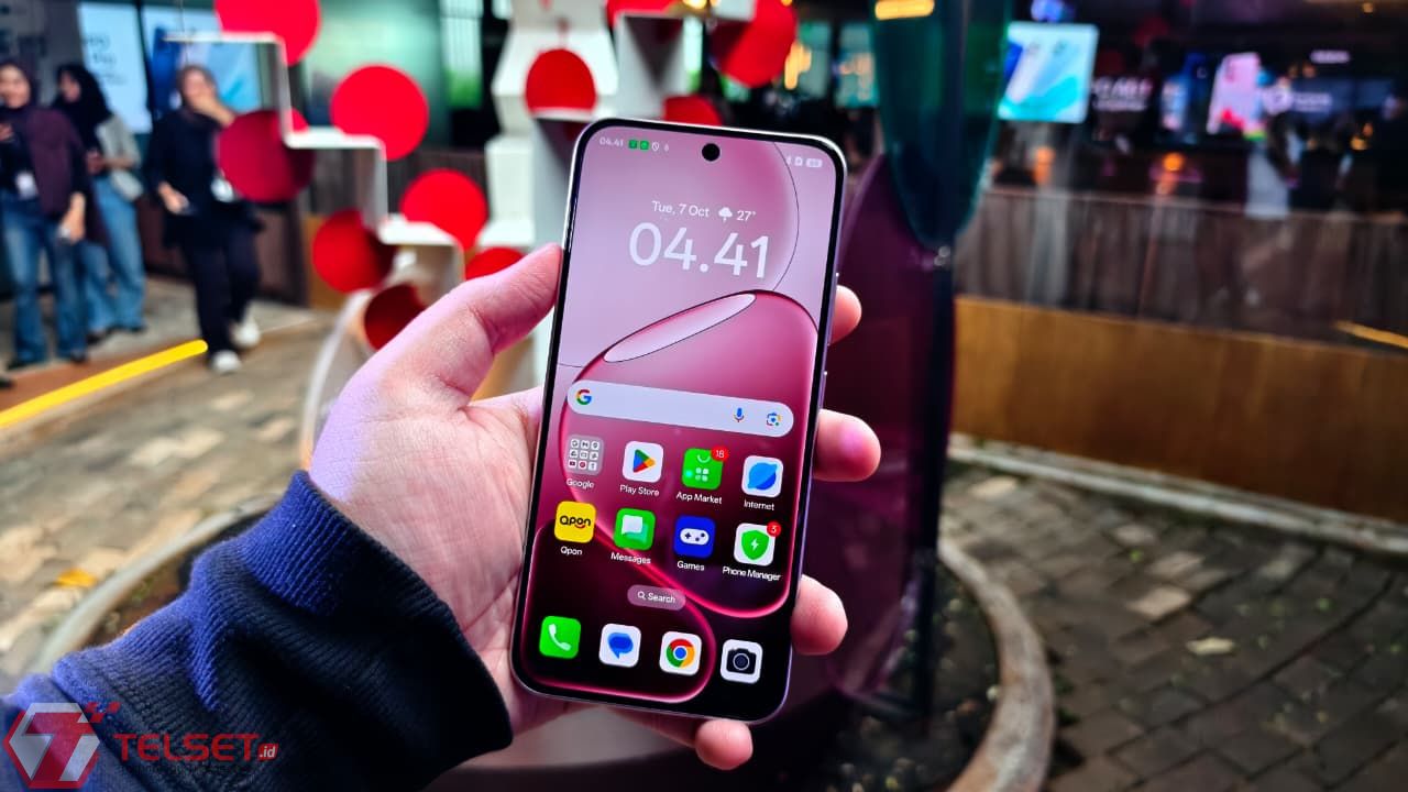 Content image for article: Hands-on Oppo A6 Pro: Smartphone Tangguh dengan Baterai 7000mAh