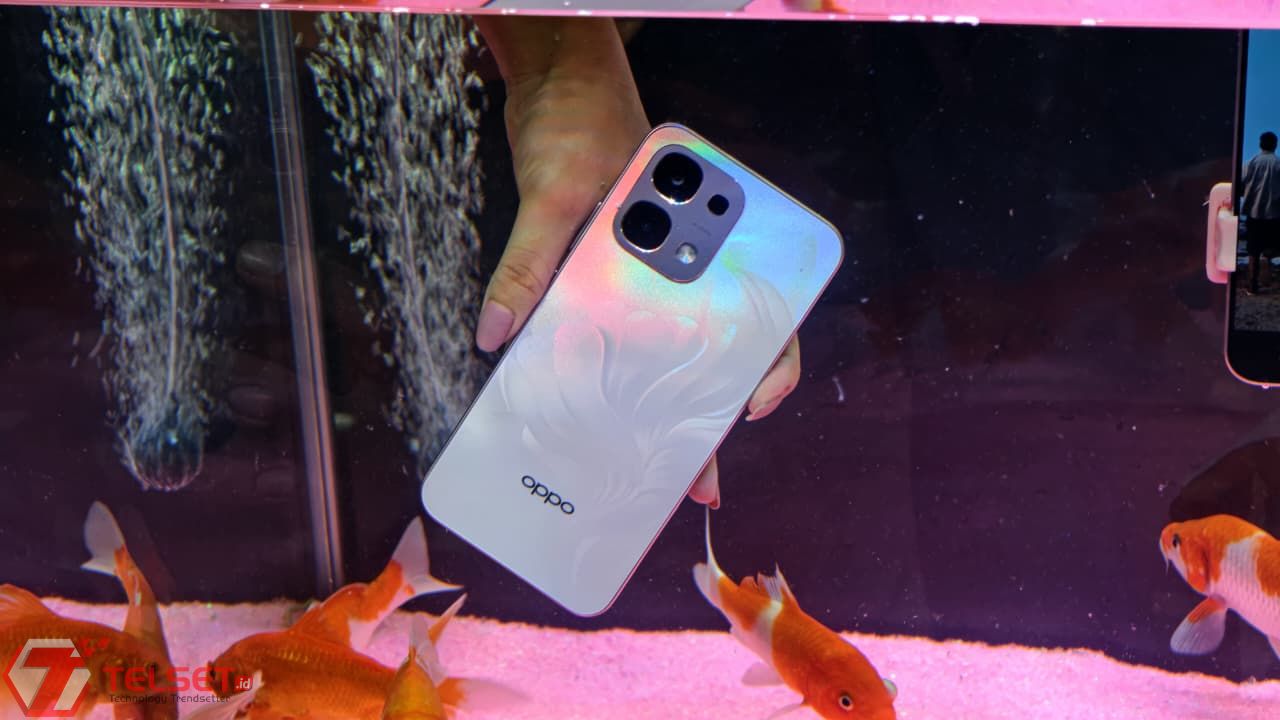 Content image for article: Hands-on Oppo A6 Pro: Smartphone Tangguh dengan Baterai 7000mAh