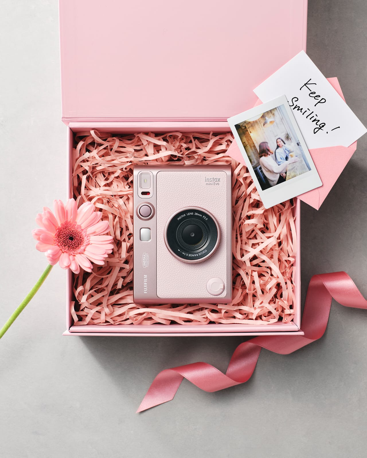 Content image for article: Fujifilm Luncurkan Instax Mini Evo Gentle Rose di Indonesia