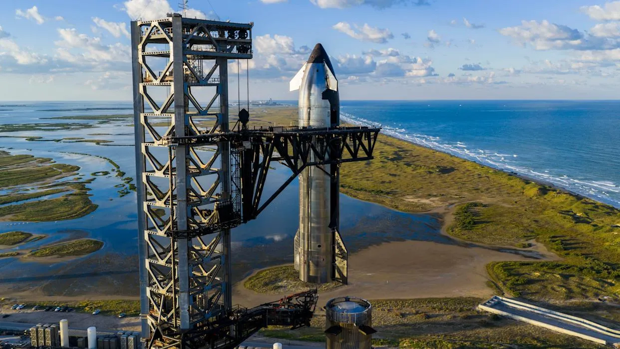Starship SpaceX di landasan peluncuran Starbase Texas menjelang uji terbang ke-11
