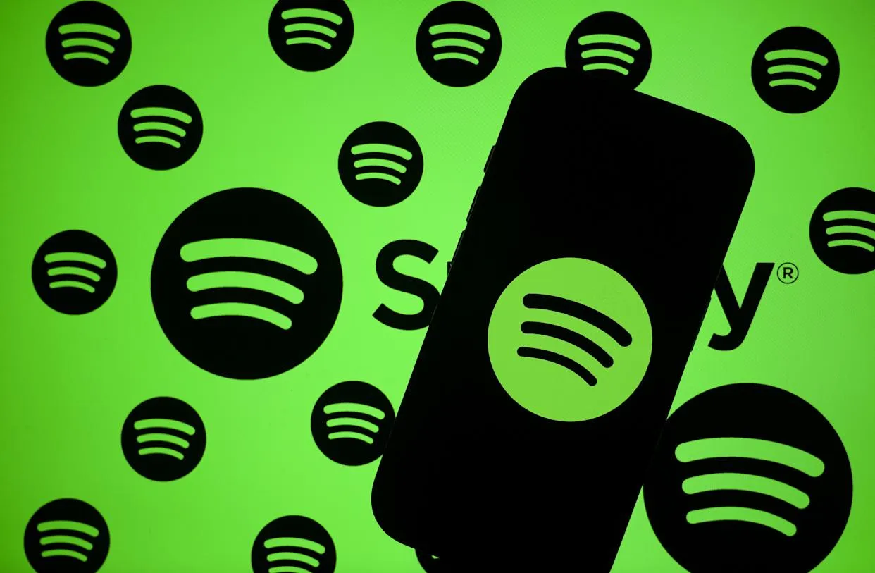 Antarmuka Spotify di browser web menunjukkan menu akun dan opsi berhenti berlangganan