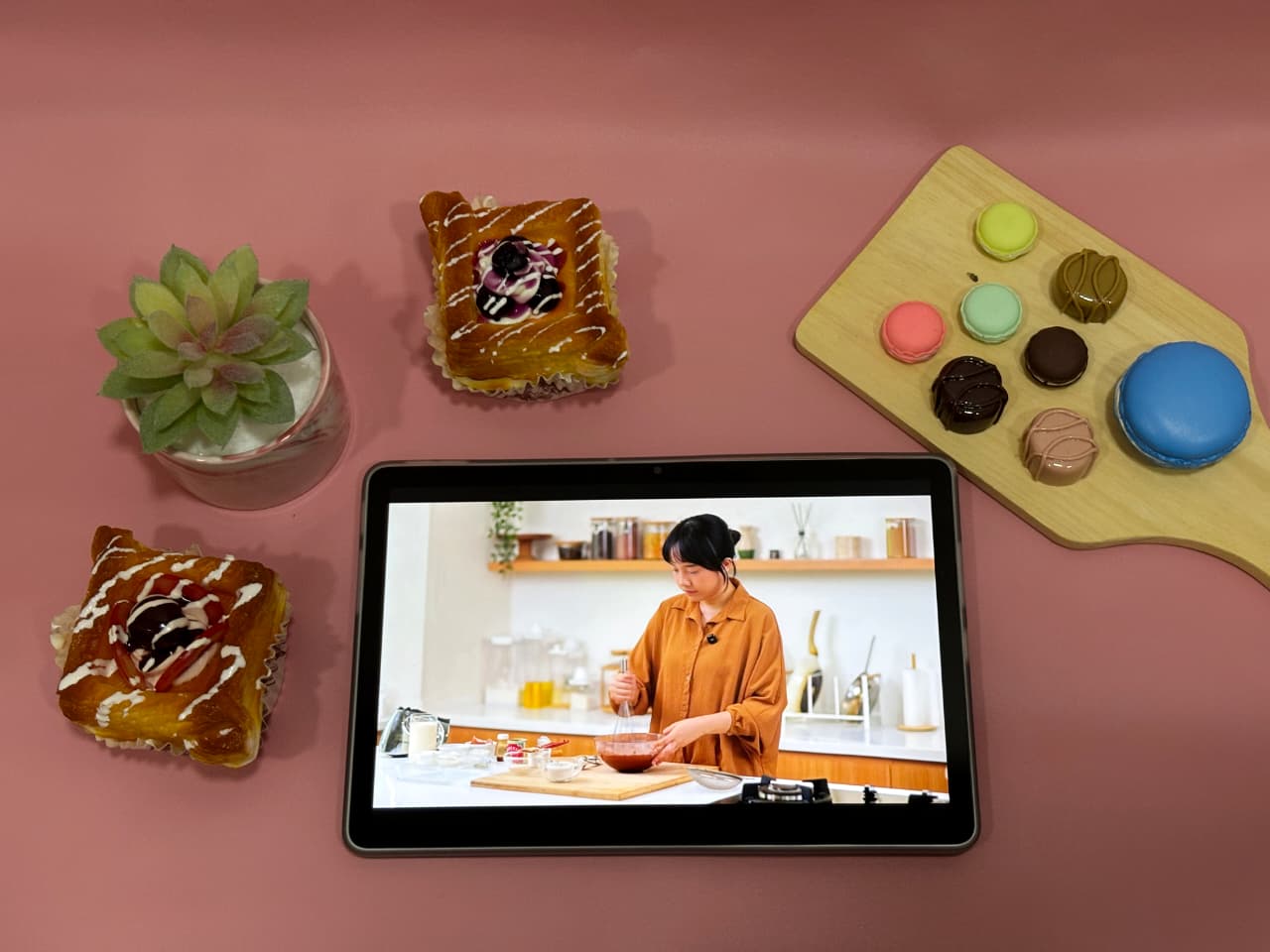 Content image for article: Moto Pad 60 Lite: Tablet Hiburan Ideal untuk Keluarga Indonesia