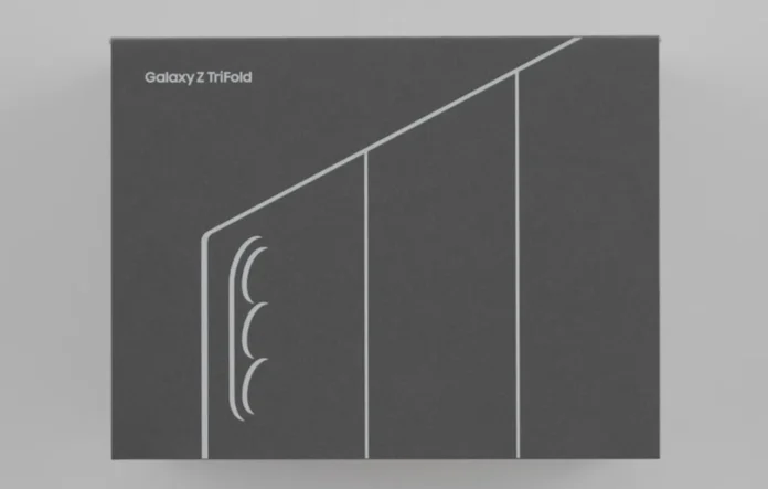 Desain kotak kemasan Samsung Galaxy Z TriFold yang lebar dengan siluet perangkat di bagian depan.