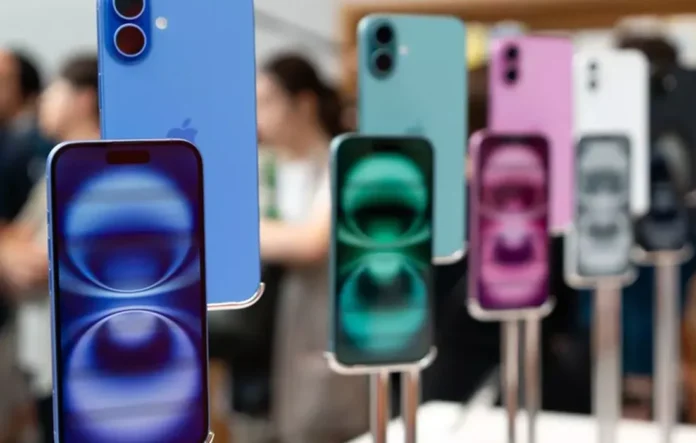iPhone 16 series dalam berbagai warna yang menjadi smartphone terlaris global kuartal III 2025.