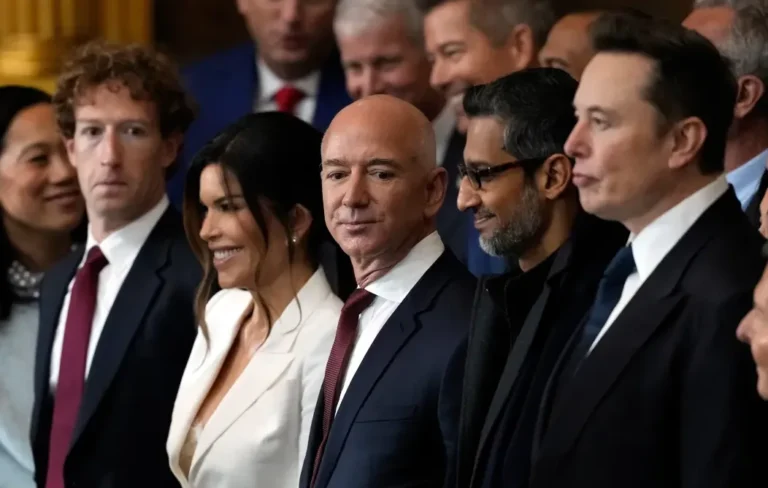 Kepala MI6 Peringatkan Kekuasaan Global Beralih ke Korporasi Teknologi