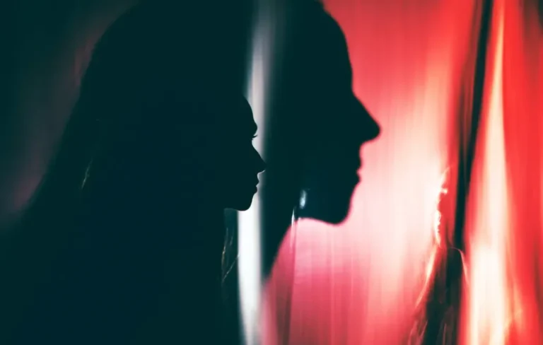 Kecanduan AI Gambar Picu Krisis Kesehatan Mental, Pengguna Alami Psikosis