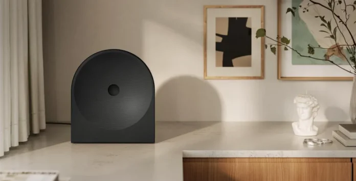 Speaker Samsung Music Studio 7 dengan desain minimalis diletakkan di ruang tamu modern sebagai bagian dari dekorasi.