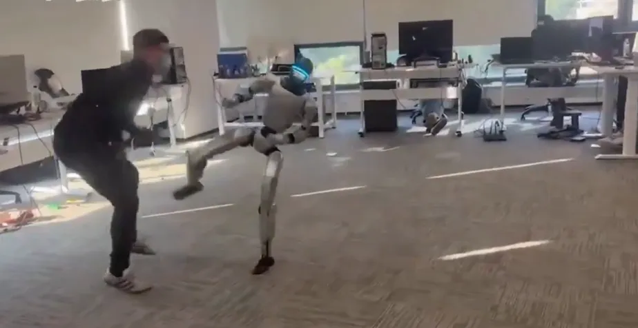 Robot Humanoid Unitree G1 “Nendang” Pelatihnya, Aksi Memeable yang Soroti Risiko Teleoperation