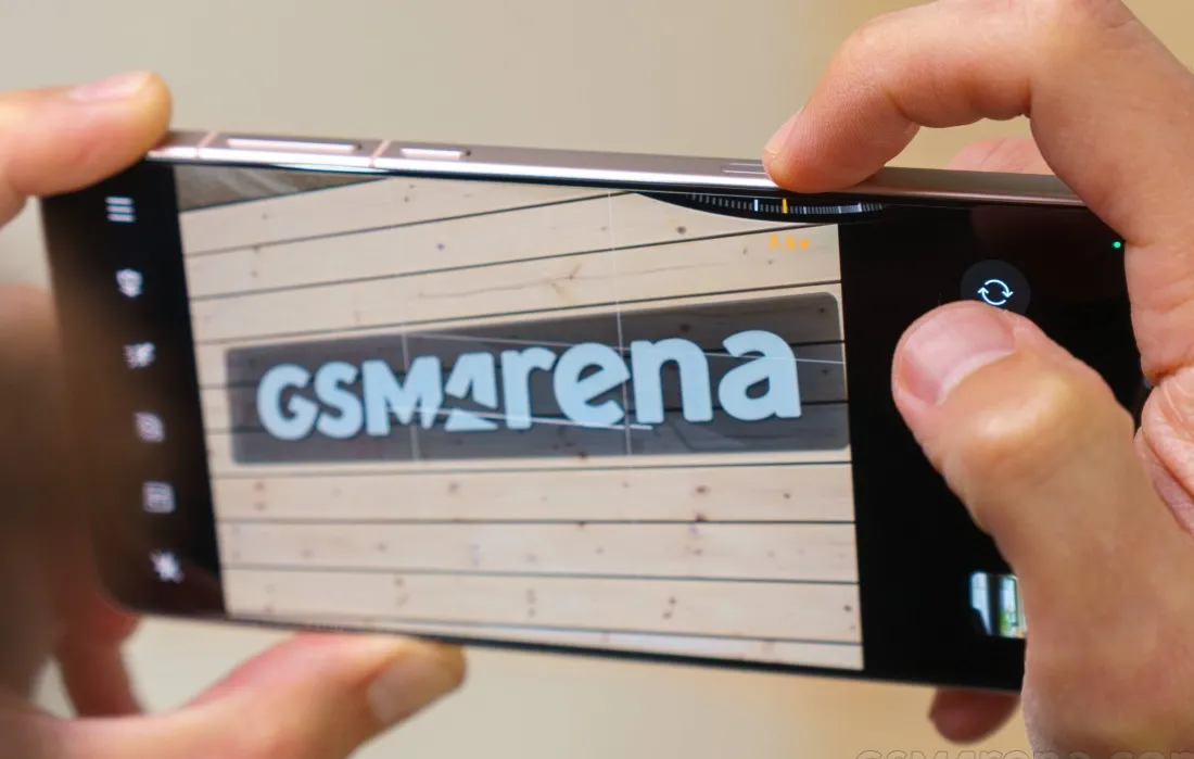 Ilustrasi smartphone flagship Oppo Find X series dengan desain kamera besar, mewakili Oppo Find X9 Ultra